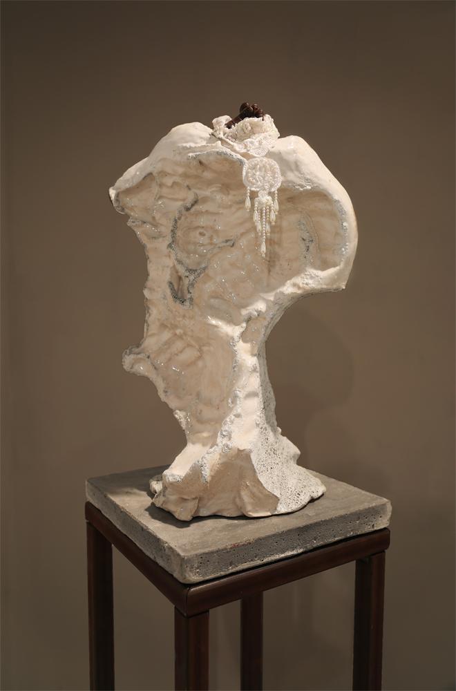 Glazed 陶瓷, fragmented of wedding dress, and wax casting