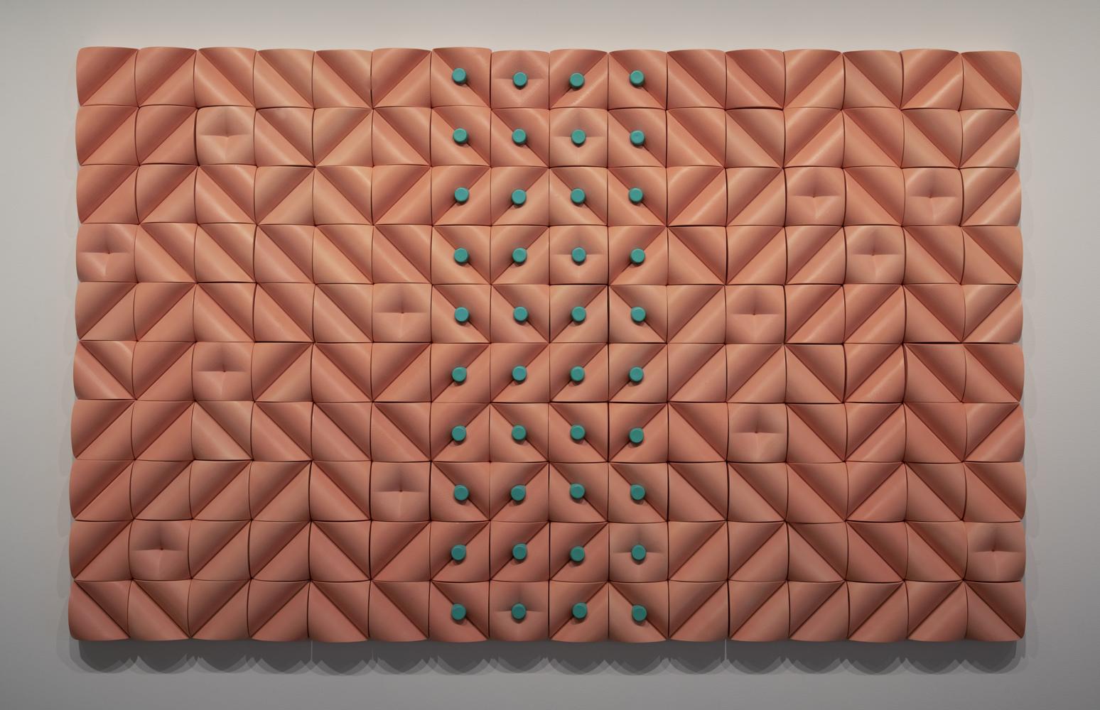 a large, 粉红色的, rectangular tile piece of a geometric design featuring 绿色 dots in the middle